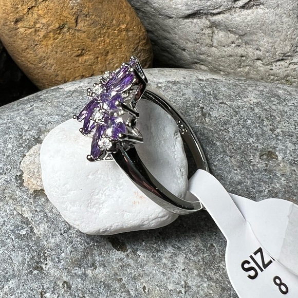 🔥Simulated amethyst & diamond flower ring size 7 or 8 - Picture 3 of 5